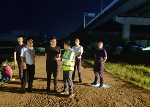 抗洪搶險報導-迎“汛”而上，奔赴前線 -320.png