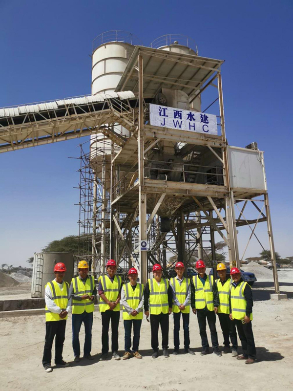 集團(tuán)公司董事長王元旦一行慰問默焦-阿瓦薩高速公路項(xiàng)目